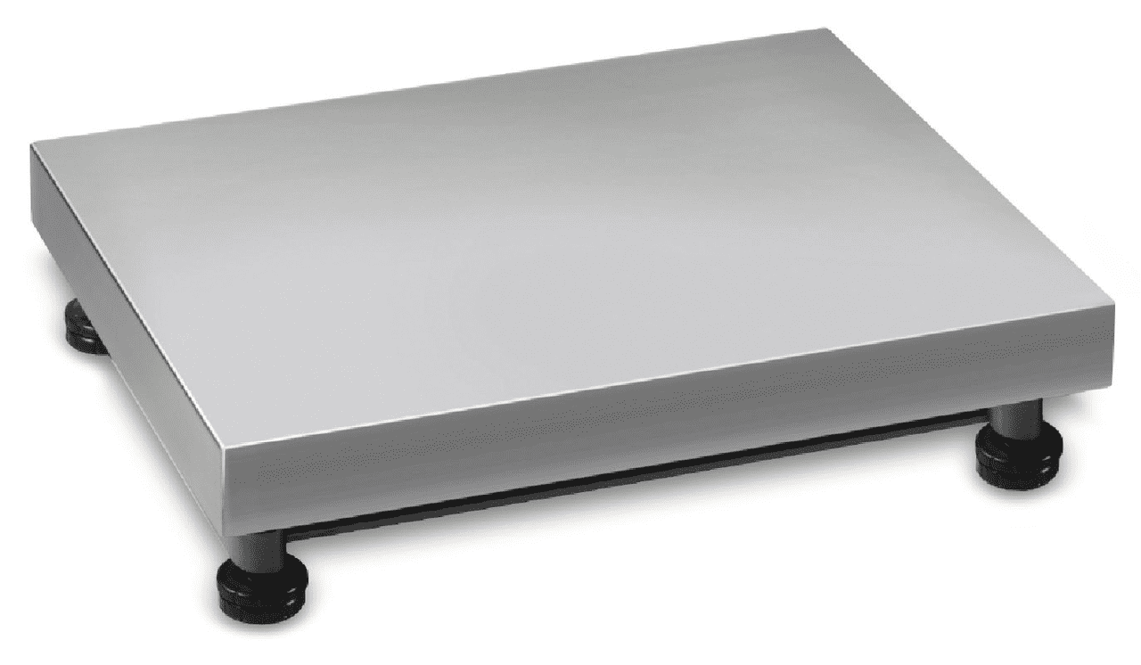 Rechteckige Edelstahl Wägeplatte auf weißem Hintergrund. Die Platte steht auf vier schwarzen Füßen.